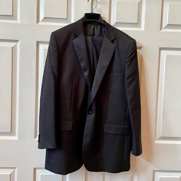 BLACK ONE BUTTON TUXEDO BY MIDTOWN MAN DIZE 46L EUC - Picture 2 of 12